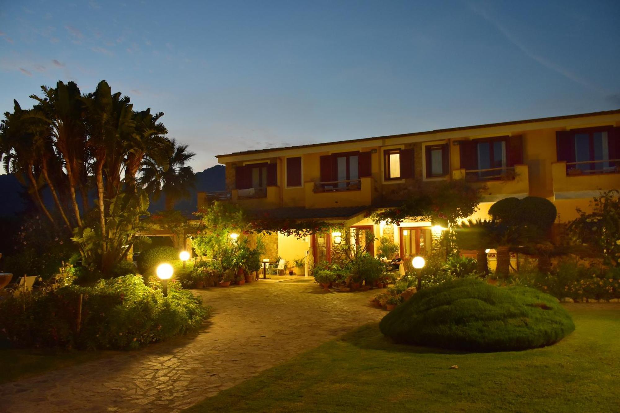 Le Anfore Hotel Villasimius Ngoại thất bức ảnh