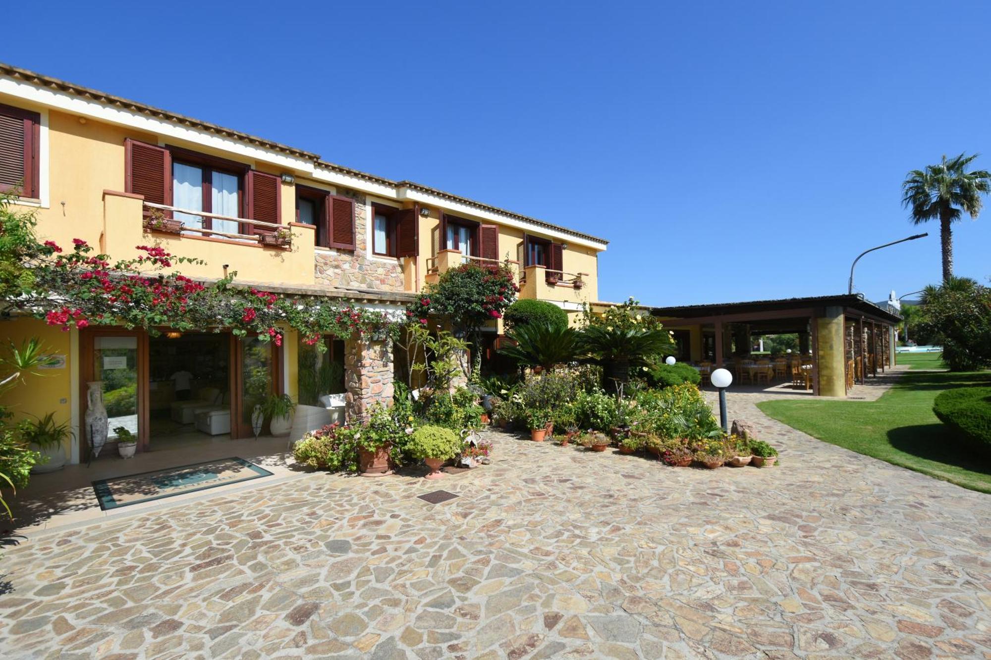 Le Anfore Hotel Villasimius Ngoại thất bức ảnh